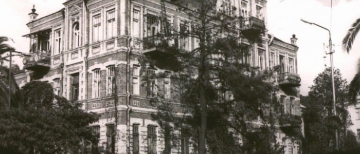 Дом купцов А. Топчияна и В. Муратова